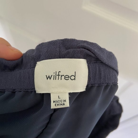 Aritzia Wilfred Navy Shorts (Large) - Picture 4 of 4